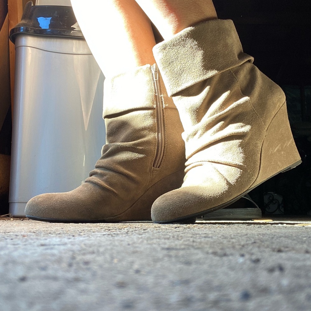 Nine west bootie camel suede